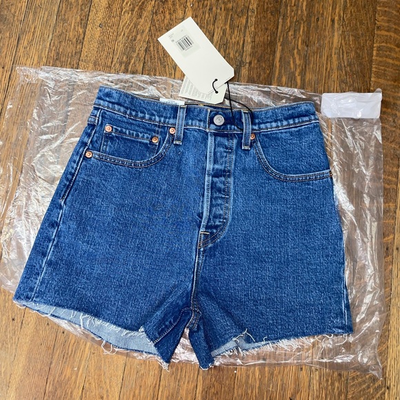 Levi’s dark wash jean shorts⛲️⛲️ - Picture 7 of 11